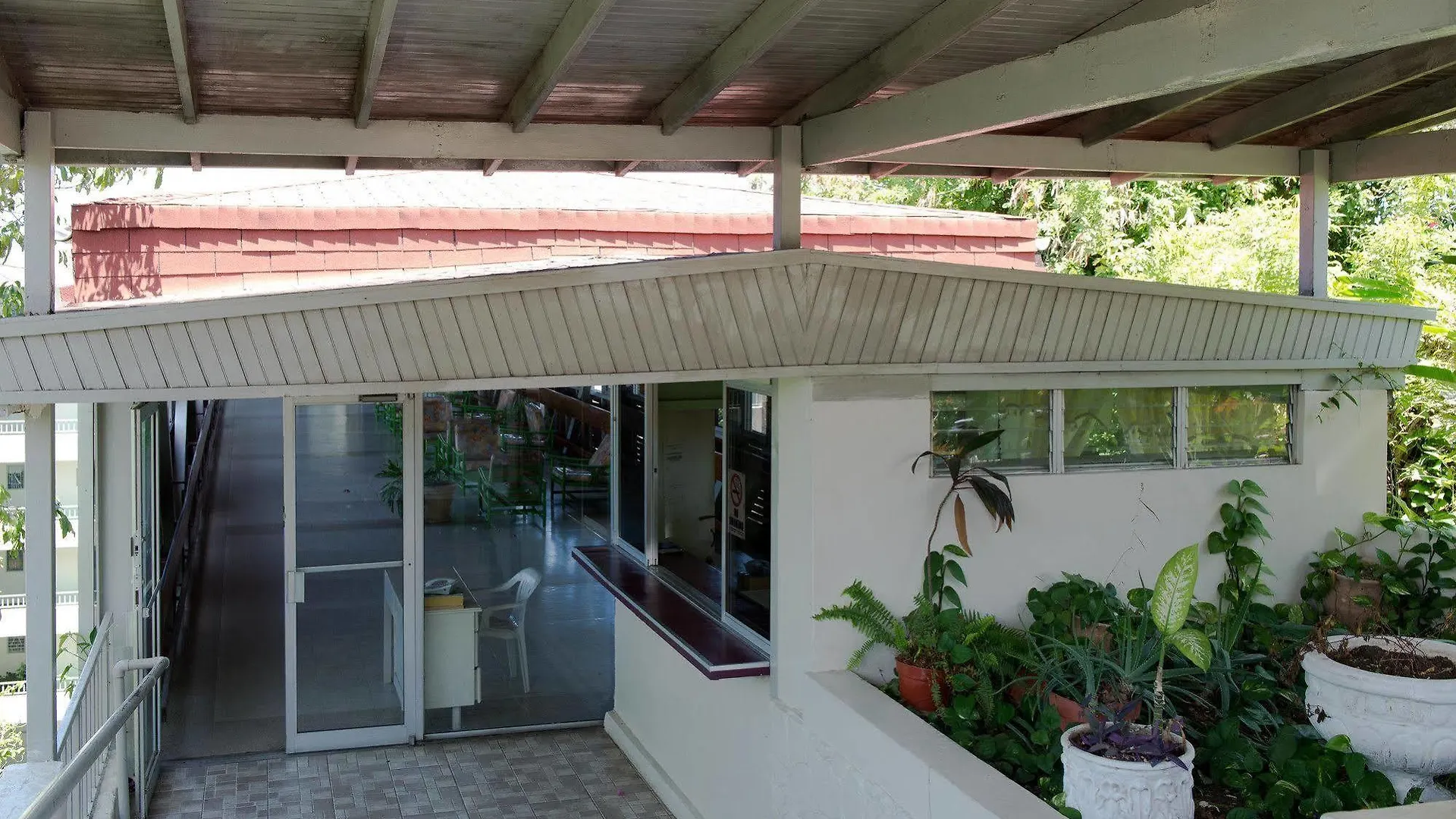 Beach Condos -Montego Bay Club Beach Resort アパートホテル