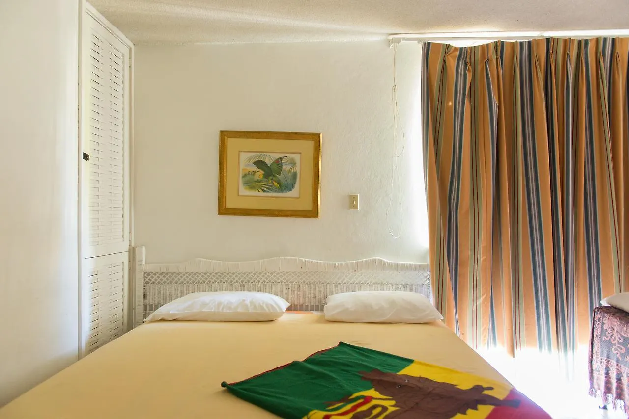 Aparthotel Beach Condos -Montego Bay Club Beach Resort